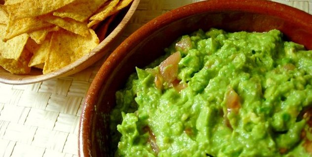 Jalapeño Wine Guacamole with Tomatoes